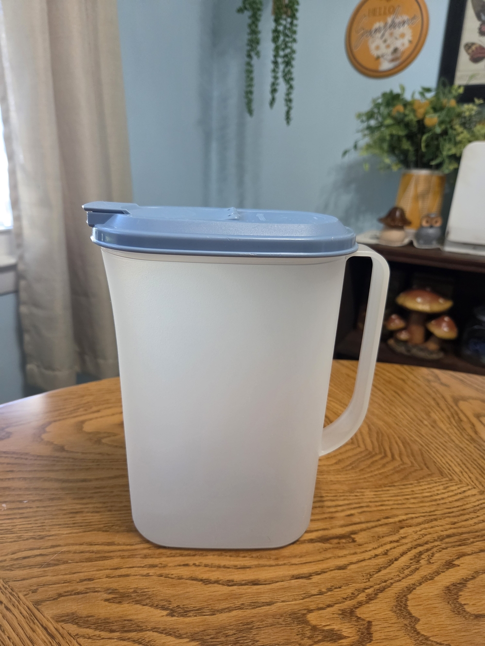 Vintage Tupperware Modular Mates Oval Pitcher 2 Quart / 2 Liter – Blue Flip Top